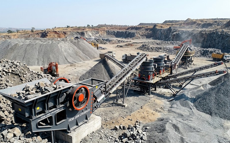High-capacity basalt crushing plant for road base production featuring PEW and HPT series